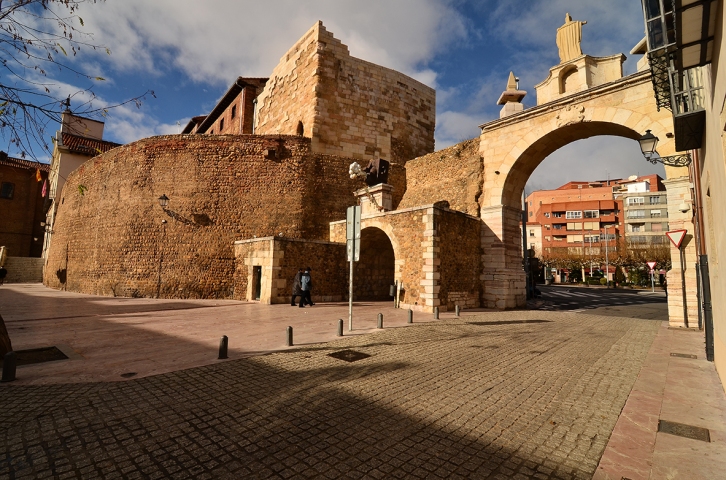 Puerta Castillo 