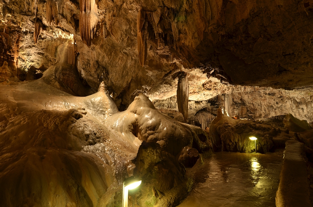 Interior cueva de Valporquero